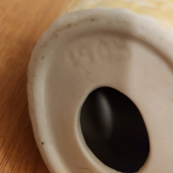 Lusterware Cat In Basket - Picture 3 of 6